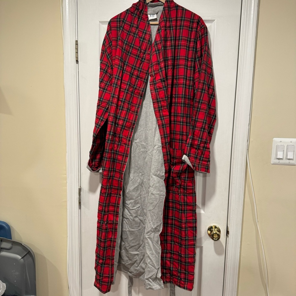 Gap full length robe. Reversible red plaid and Gray brand new never worn. W/belt